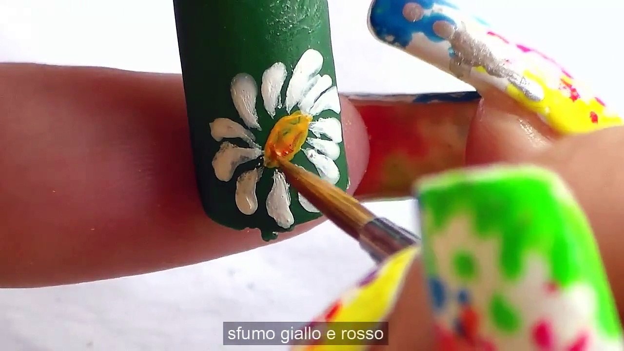 Nail art margherite,ape-daisy,bee micro painting