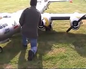 Worlds Largest RC Airplane