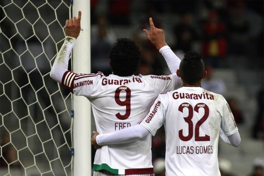 Fluminense vence o Furacão e fica na cola do líder