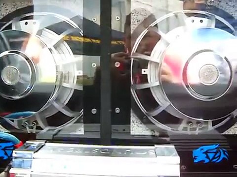 Bass Test 2x 1000 W Woofers in BMW Avto tuning show 2009 Cirkovce