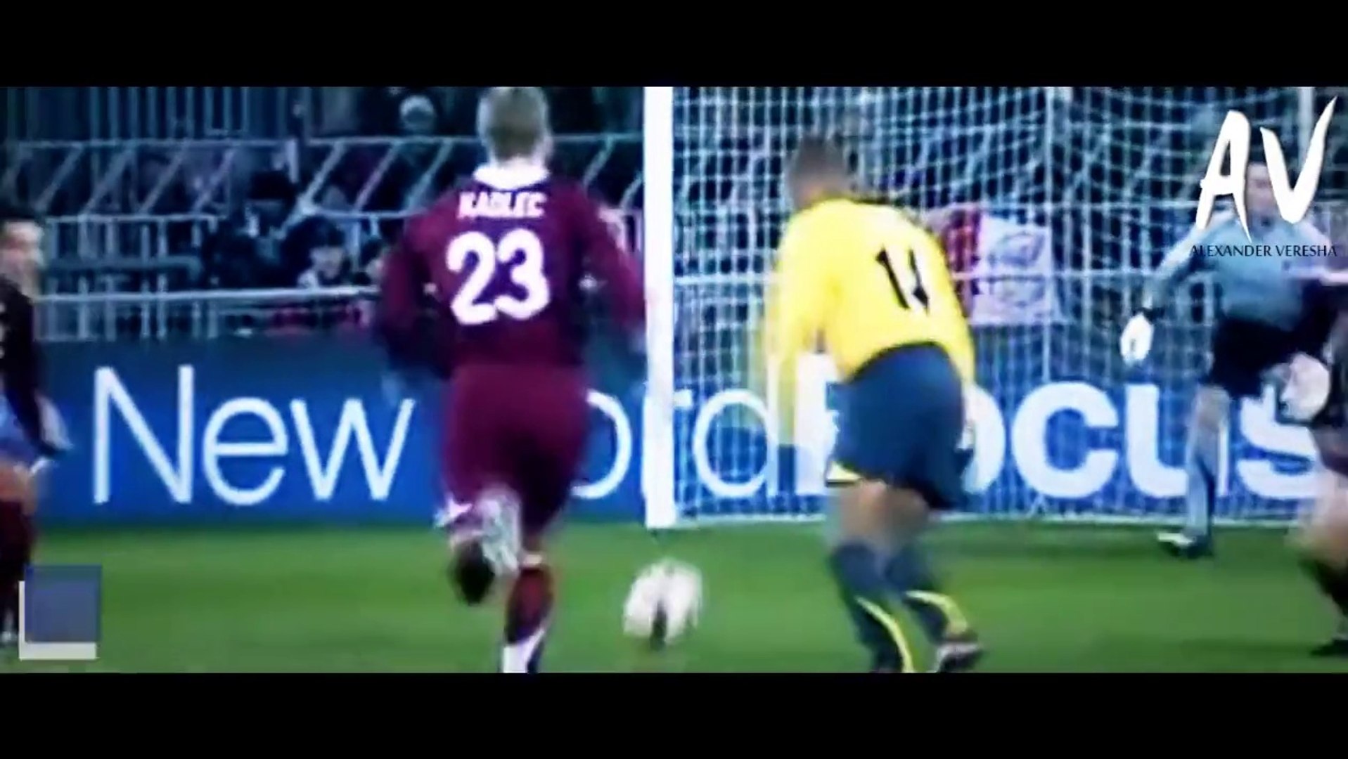 Top 10 Outside Of The Foot Goals In Football History   - latest football news / video clips HD