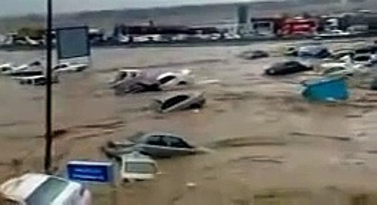 Tsunami jeddah saudi arabia.flv