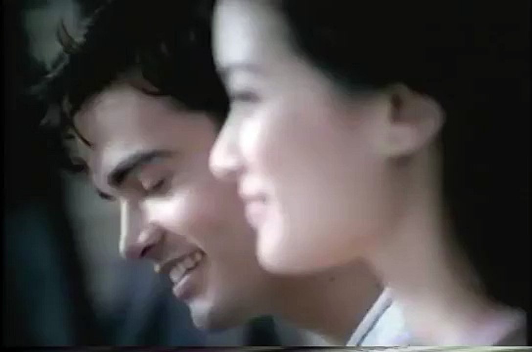 Pond's Whitening - Holding Hands