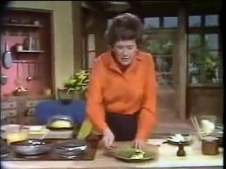 Julia Child making omelette--Chinese Subtitle