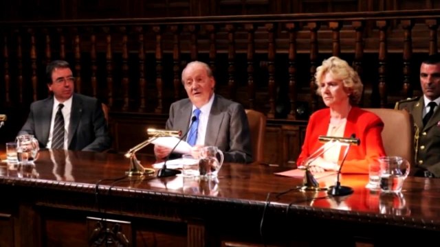 Síntomas de demencia senil del rey Juan Carlos Borbón leyendo un discurso - 10/9/2013