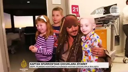 Johnny Depp'ten Hasta Çocuklara Jack Sparrow Sürprizi
