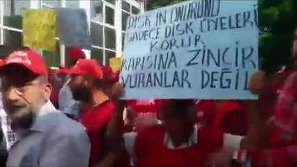 DİSK önünde zincirli eylem gerginliği
