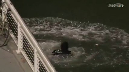 Il la voulait vraiment cette balle de baseball!