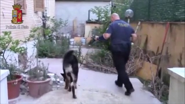 Roma - soldi nelle ruote di scorta per pagare la droga, 4 arresti