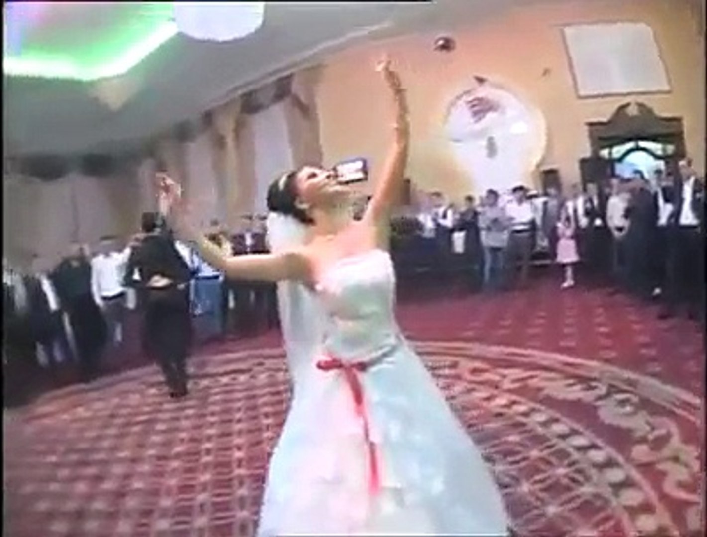 رقص عروس وداماد آذری - video Dailymotion