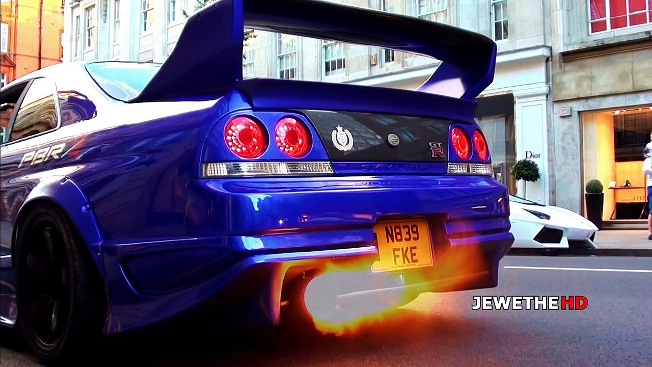 Nissan Skyline R33 - Drifting and LOUD flames!