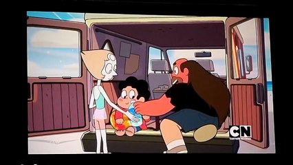 [Pre-Steven Bomb 3] Steven Universe Comic Con Clips, Sardonyx/Yellow Diamond Fanart, and 4 Diamonds.