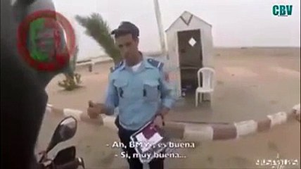 Maroc Corruption _ 2 policiers demande de l'argent a un touriste espagnol d'une façon étonnante