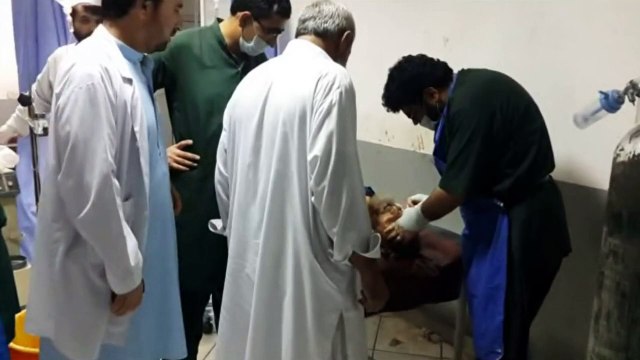 Atentado perto de base militar deixa 33 mortos no Afeganistão