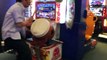 Percussionniste de folie sur un jeu d'arcade