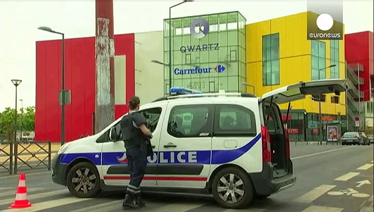French police hunt gunmen in north west Paris