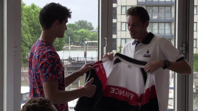 La minute bleue n°3 - Coupe Davis : Pierre-Hugues Herbert reçoit son survêtement