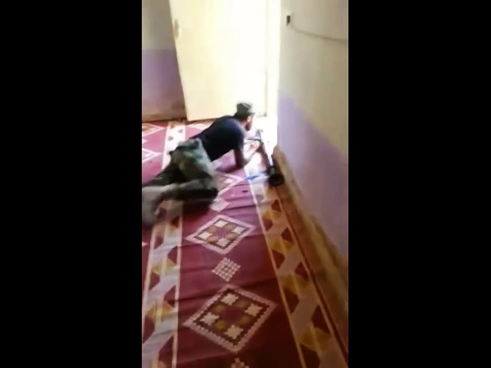 قتل قناص من داعش بي قاذف ار بي جي  على ايدي الا بطال في الجيش العراقي