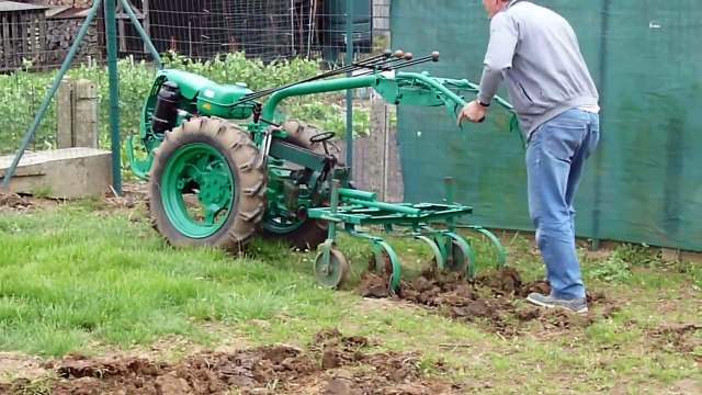 Tuin makeover met oa agria motoculteur en massey ferguson