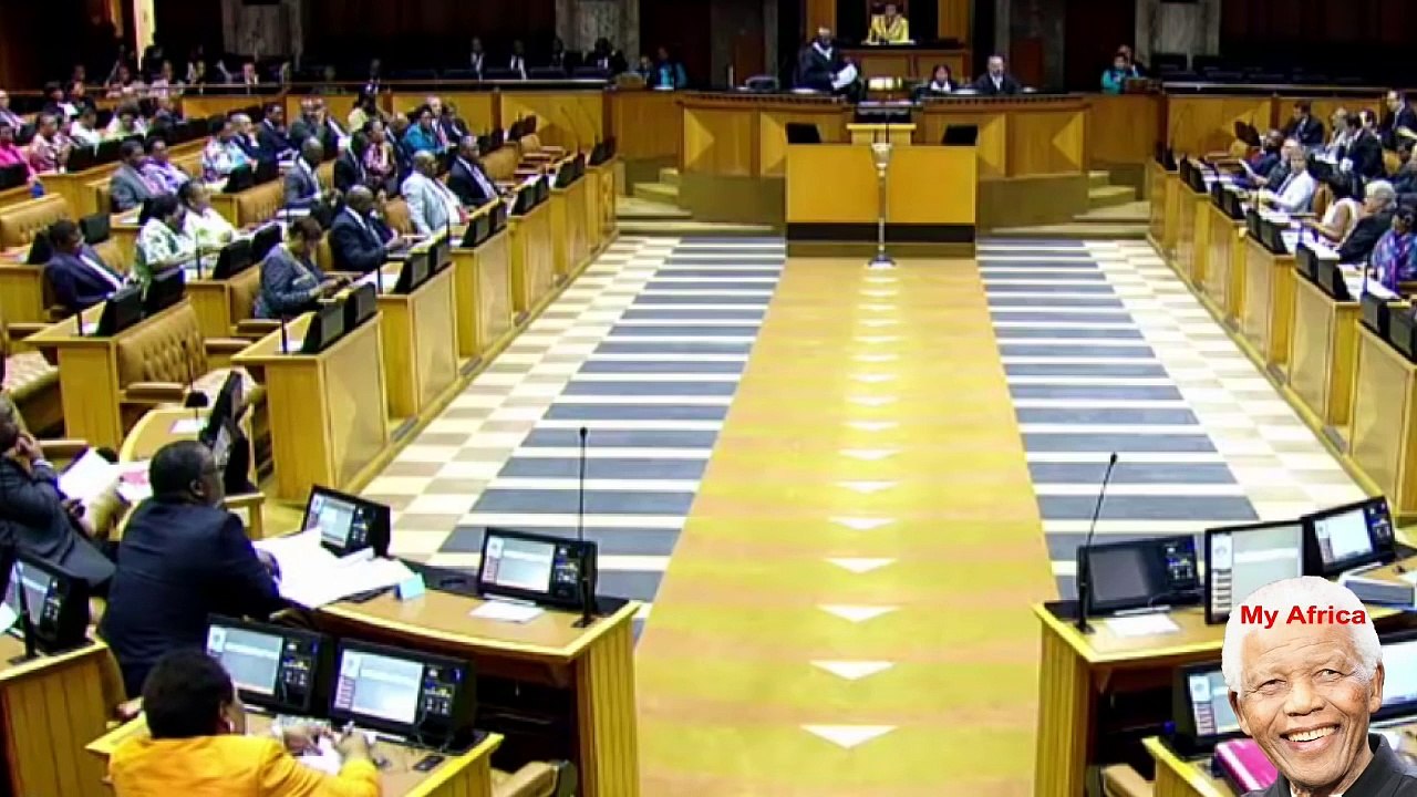 ☻FUNNY. EFF Demonstrates Violence In Parliament To Ramaphosa.