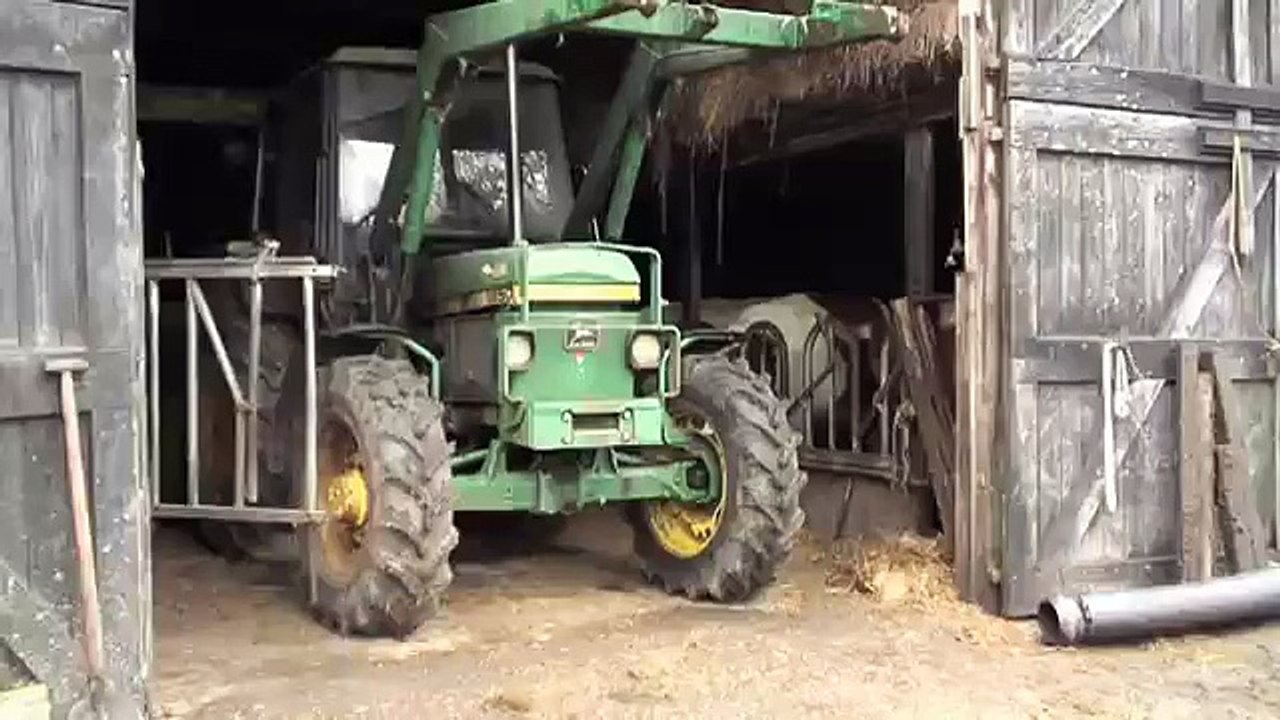 Piek in gesprek met koeien in de stal en... een stier! (1)