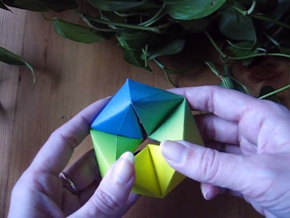 Origami ♦ Hexaflexagon ♦ Paper Toy