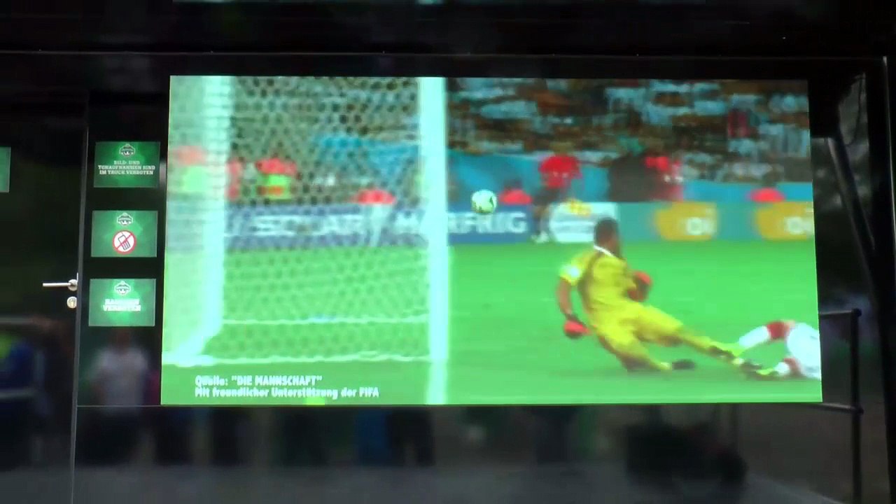 DFB-Präsident Niersbach: 'Irgendwann lag ich in den Armen der Kanzlerin'