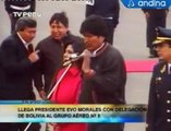 Evo Morales llegó al Perú y fue recibido por la ministra Jara