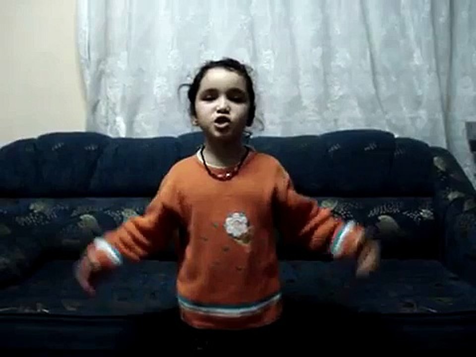 İSTİKLAL MARŞI ( TÜRKİYE MARŞI ) KÜÇÜK BİR KIZ SÖYLÜYOR