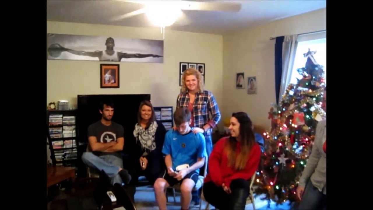 U.S Navy Sailor Homecoming - Sister surprises Brother