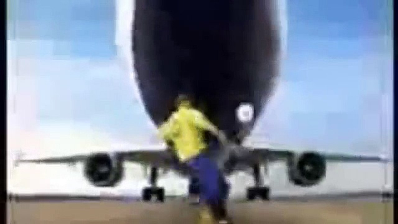 [Funny Video]    Funny Commercial Nike Brazil Football in Airport