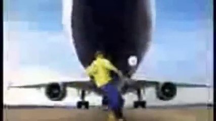 [Funny Video]    Funny Commercial Nike Brazil Football in Airport