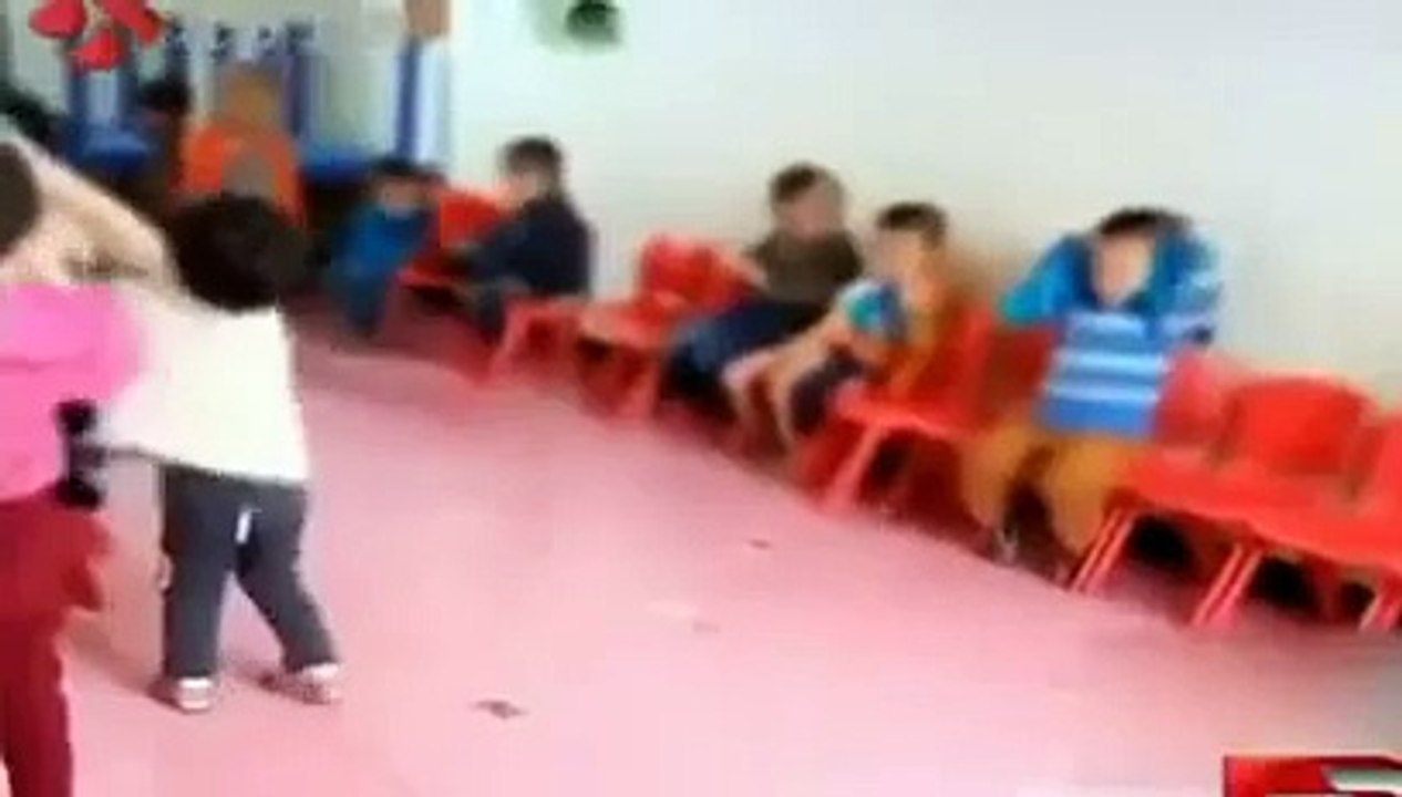 Maestras golpean a niños en el Kinder