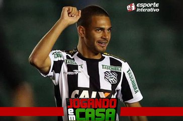 "É titularíssimo, faz uma falta danada", confirma Argel sobre atacante Clayton