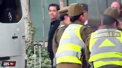 Sanchez chu dong can thiep vu lon xon va chup anh cung fan nu may man