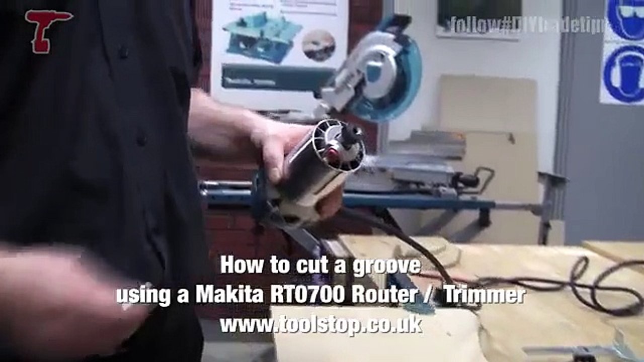 How to cut a groove - Makita RT0700 Router Trimmer