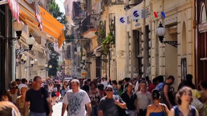 Loa Cubanos usan la creatividad para conectarse a internet.