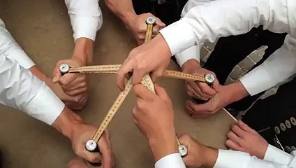 Interesting video of bottkle poening