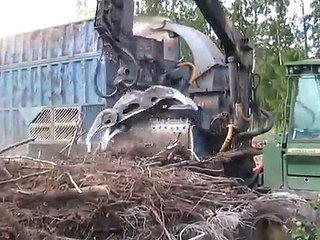 BRUKS 805 mobile chipper Vinön, Sweden, June 2009 2009 08 06 15 34 43