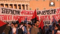Greci in piazza per dire no all'accordo 
