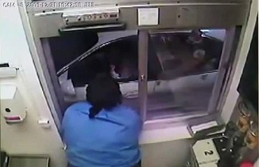 Mujer enloquece en mcdonals