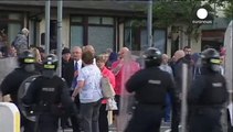 Северная Ирландия: 8 полицейских пострадали во время марша Оранжистов