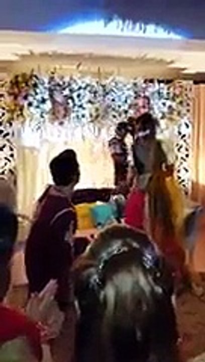 Ayeza Khan and Danish Taimoor Mehndi Dance - Video Dailymotion