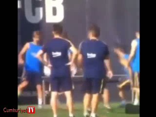 Arda Turan'dan Suarez'e tekme...