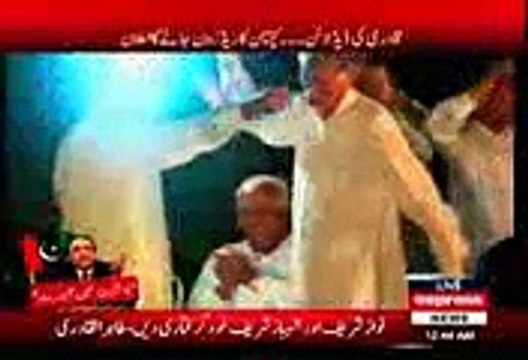 Pervaiz Khattak (CM KP) dancing on -Waya Waya Song- at Azadi March