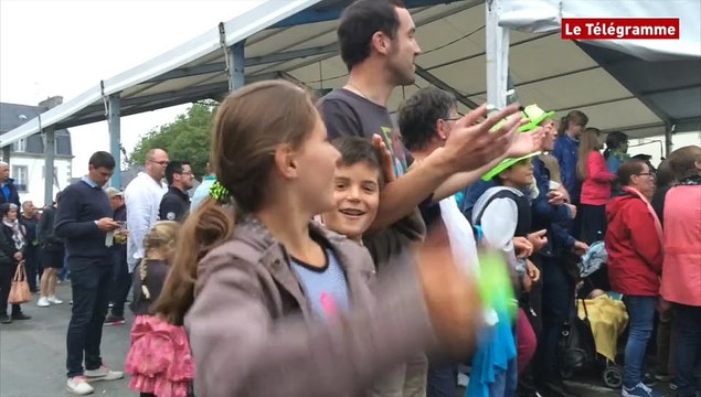 Pont-l'Abbé. Soldat Louis a fait chalouper les Brodeuses