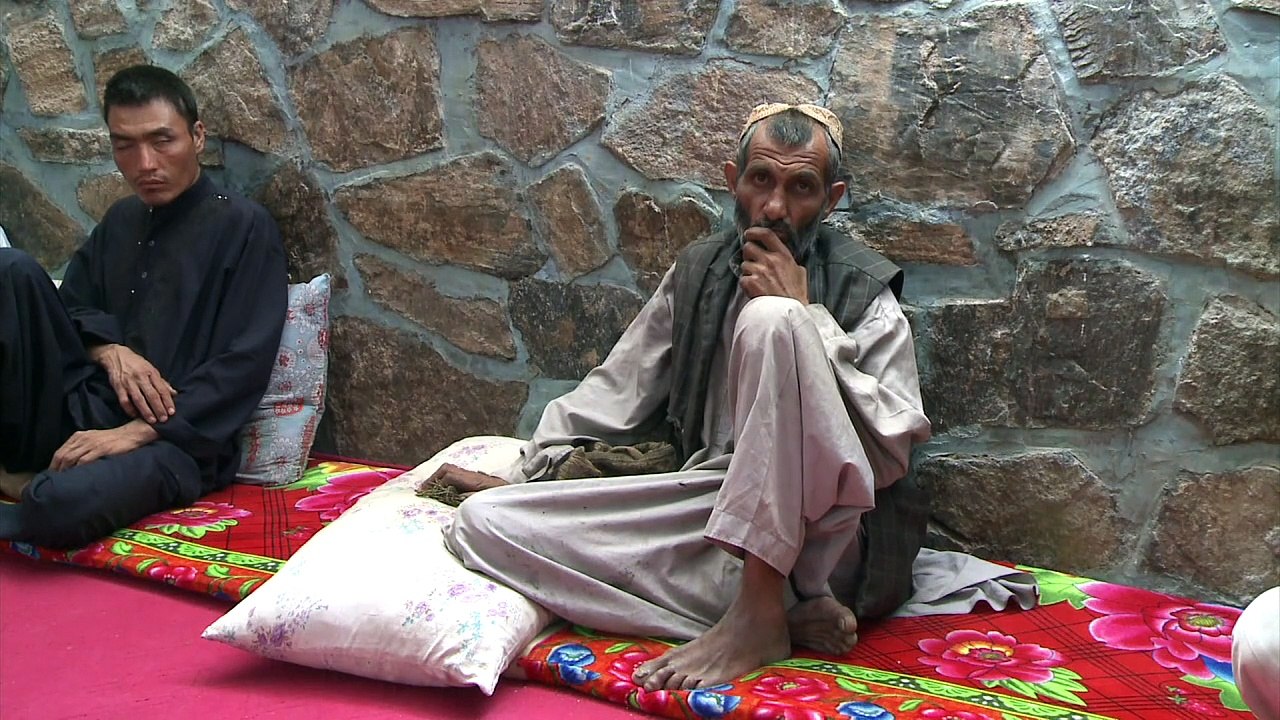 Afghan returnees from Iran bring drug problems back home