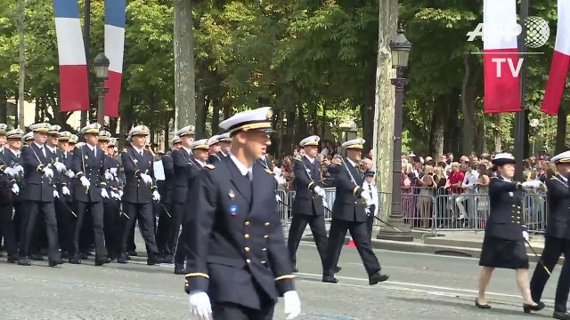Défilé militaire du 14 Juillet 2015 (REPLAY) (2015-07-14 09:46:39 - 2015-07-14 12:36:03)
