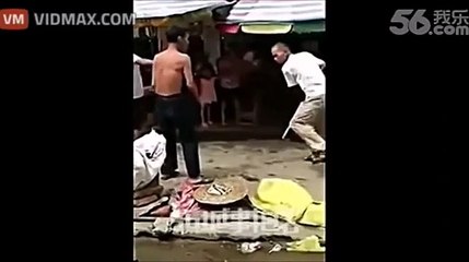 2 Çinli Amcanın Sokakdaki Kungfu Tarzı Kavgası