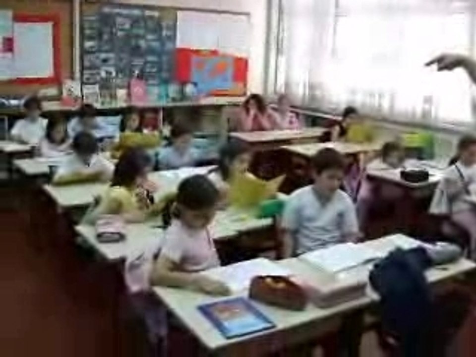 Dessine un enfant a l'ecole